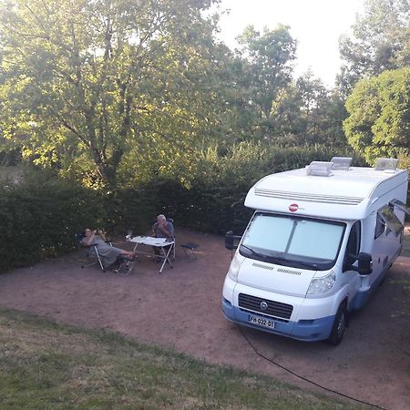 Camping Les Feuilles Chauffailles Bagian luar foto