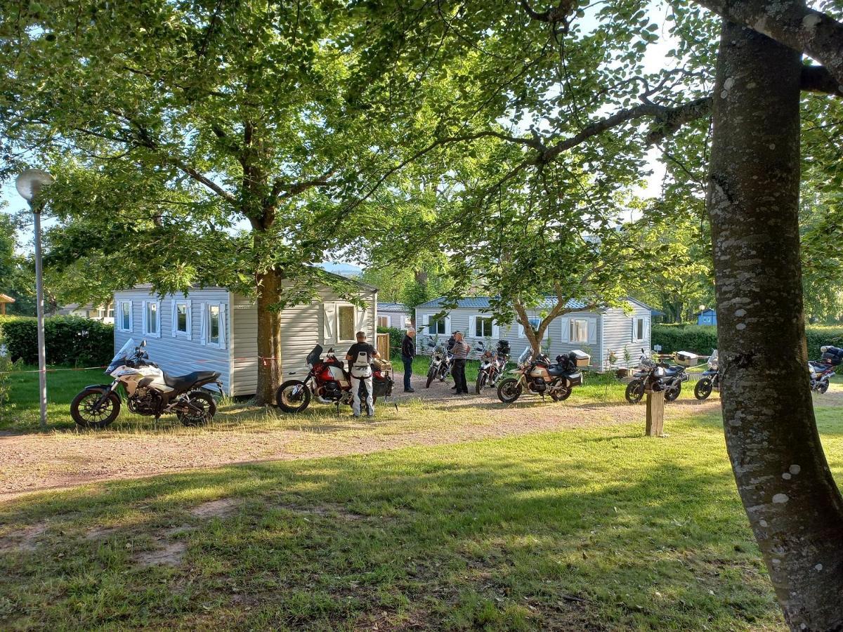 Camping Les Feuilles Chauffailles Bagian luar foto