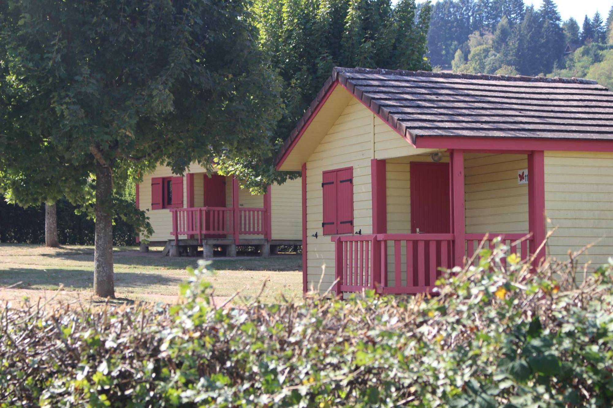 Camping Les Feuilles Chauffailles Bagian luar foto