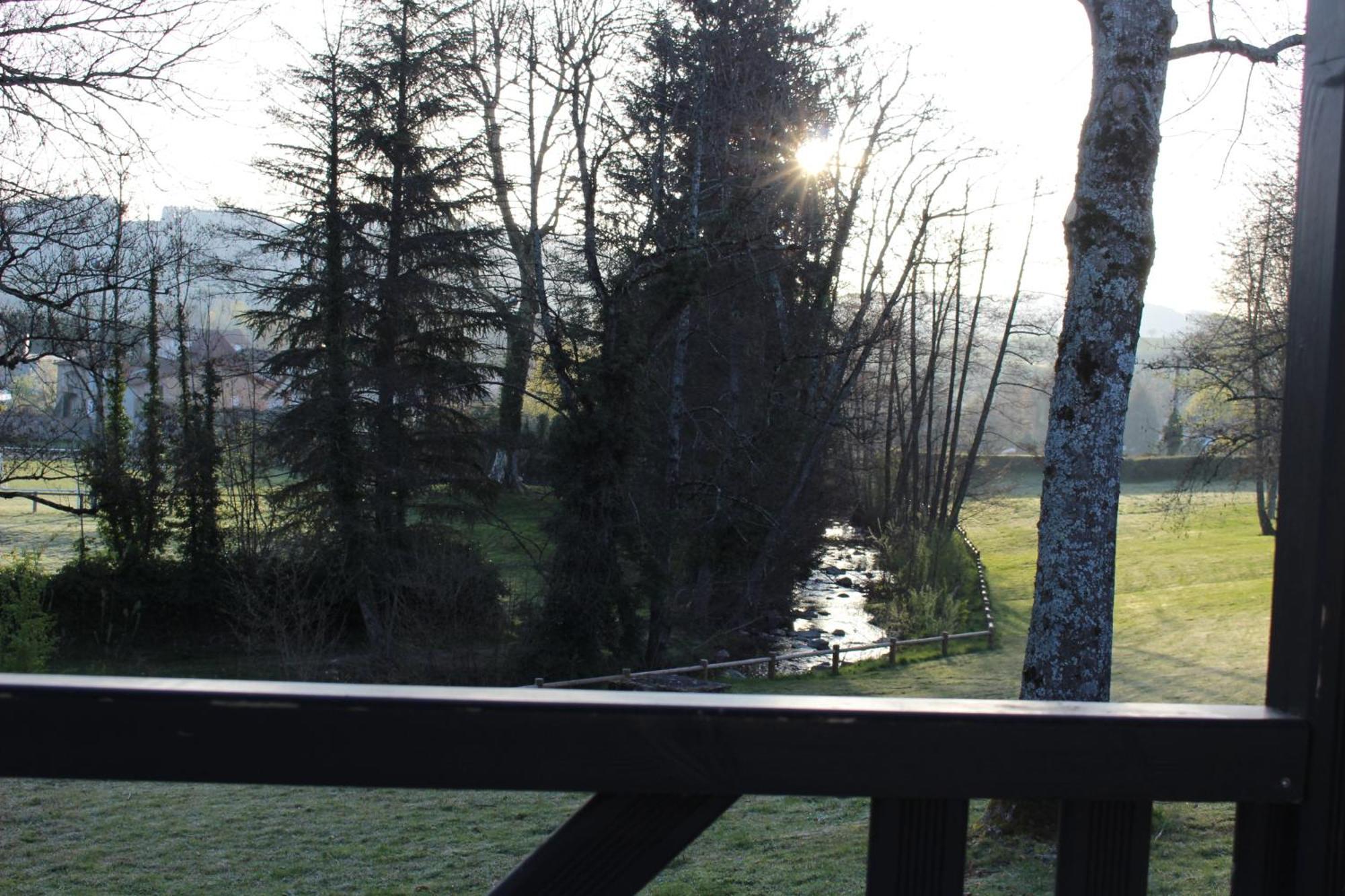 Camping Les Feuilles Chauffailles Bagian luar foto