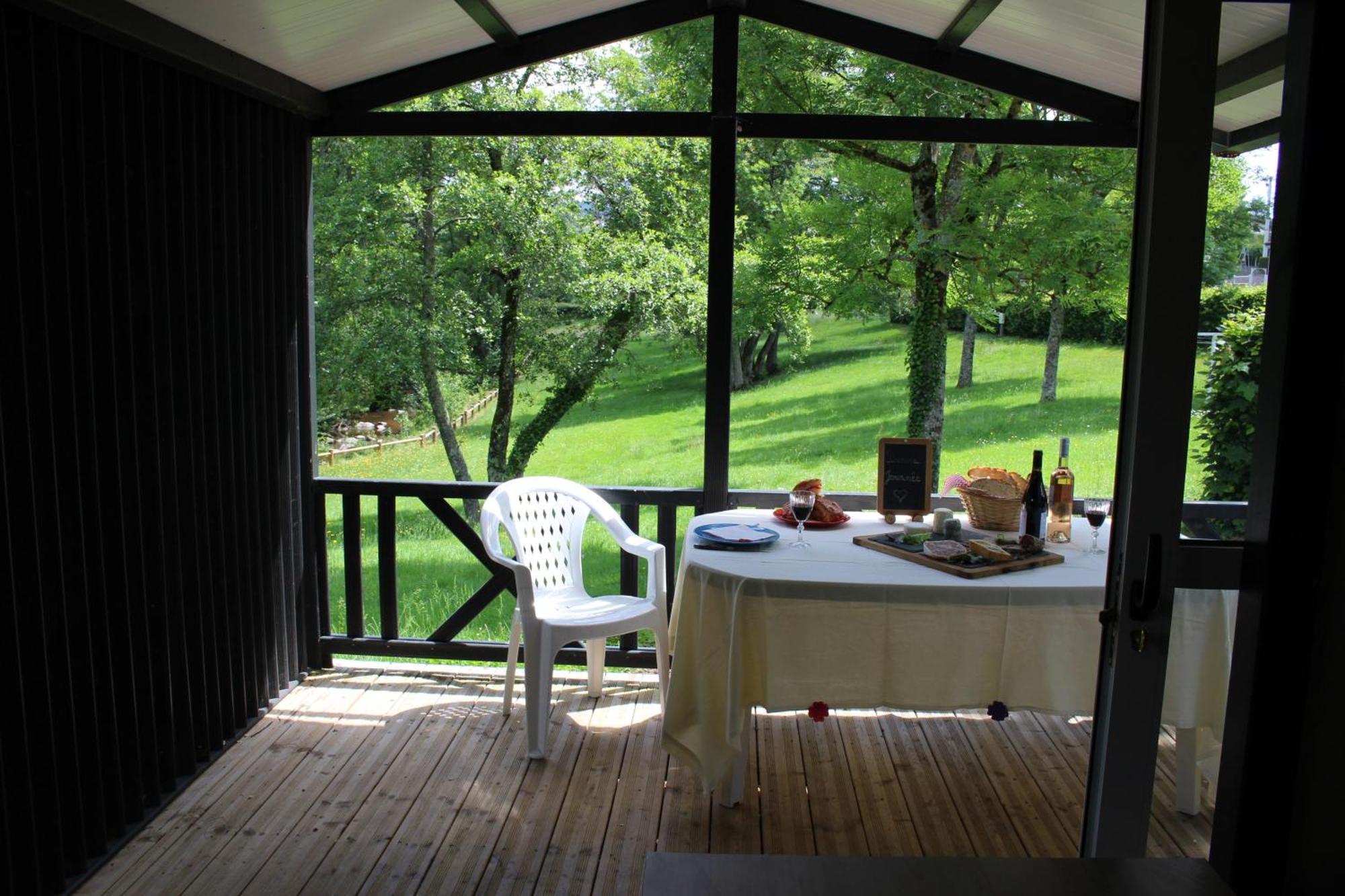 Camping Les Feuilles Chauffailles Bagian luar foto